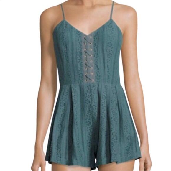 Moon River Lace Up Lace Romper Playsuit Size Small - Picture 1 of 15